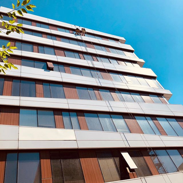 Skyfol XT 33S protislnečné fólie proti prehrievaniu interiéru. Blokujú 72% slnečného a 99% UV žiarenia. #protislnečnéfólie #windowfilm #fensterfolie #heatprotectionfilm #bývanie ☎️0905324950 / info. montáž. predaj fólii, školenie /